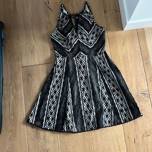 Mini dress, cut out in the front